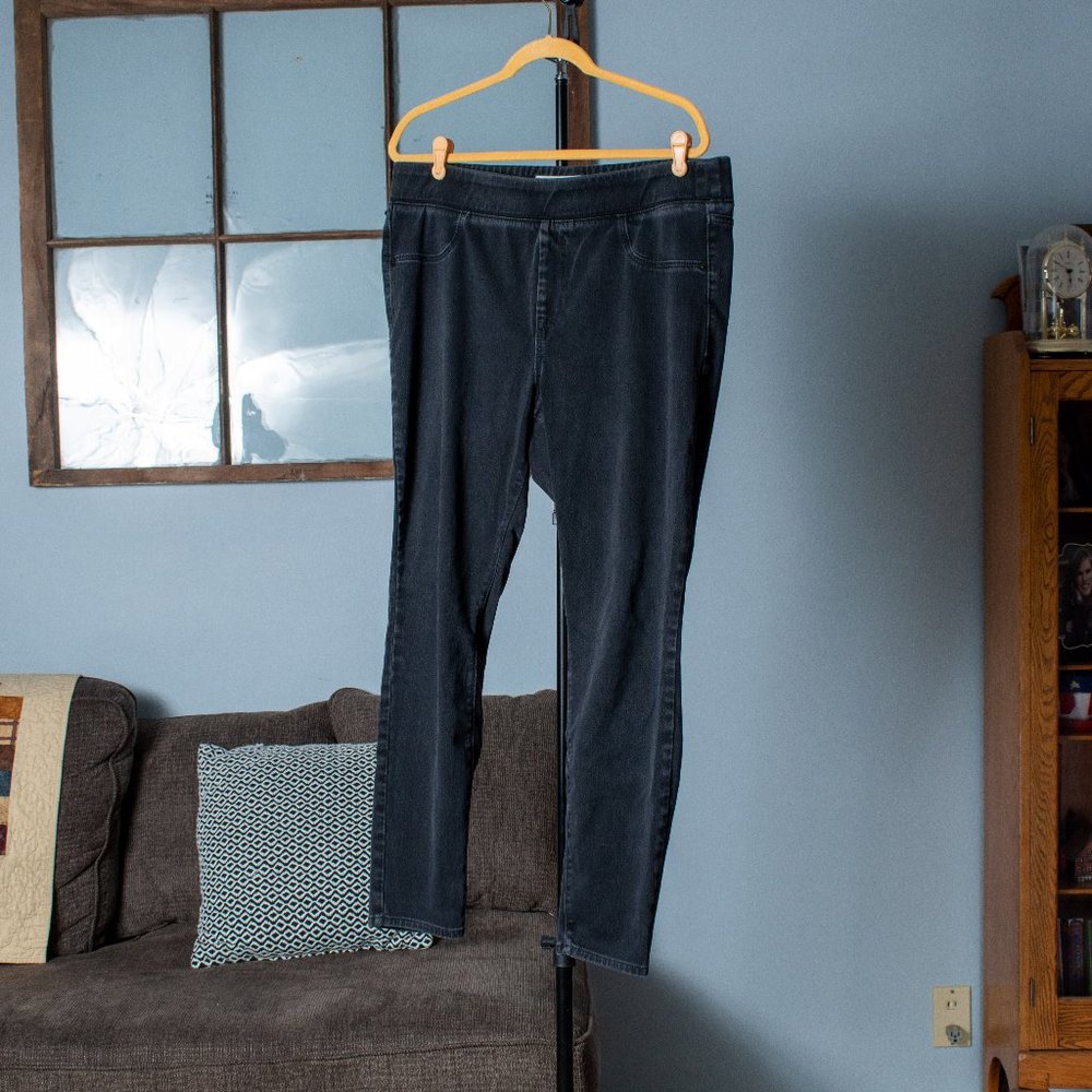 Old Navy Rockstar Mid-Rise Super Skinny Jeggings